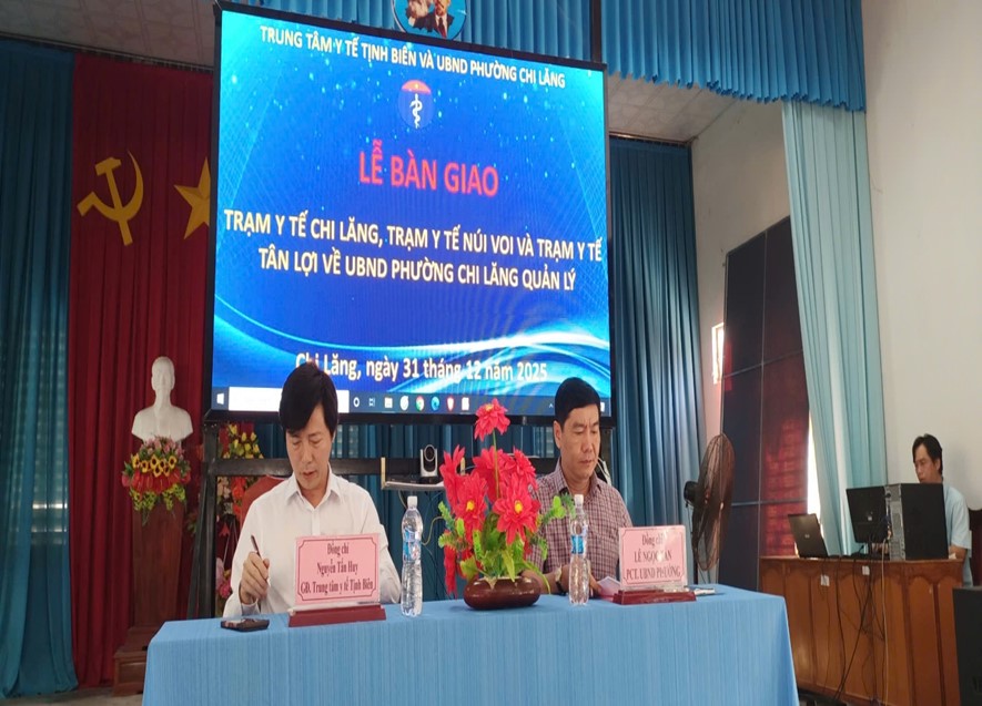 Trung tâm Y tế Tịnh Biên tổ chức ký bàn giao các trạm y tế trên địa bàn